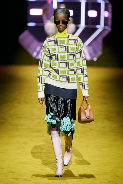 Look 28